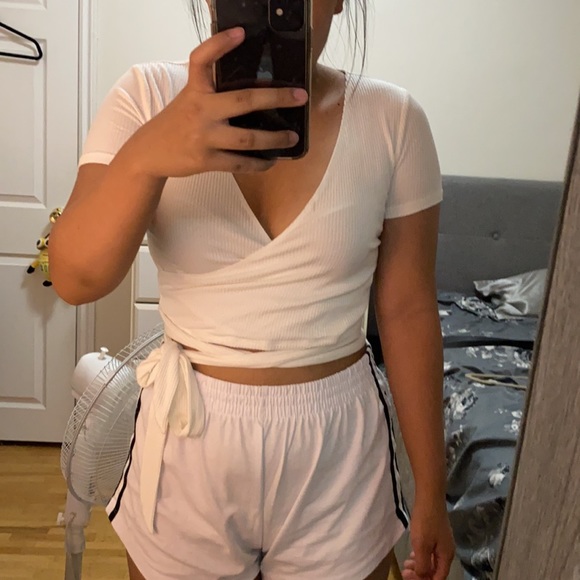 Garage Small White Crop V-Neck Tee with Bow Tie - Picture 3 of 3